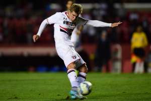 Com pouco espaço no São Paulo, Lyanco e Edson Silva brigam por titularidade