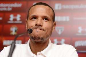 Em despedida, Luis Fabiano se emociona e evita falar sobre futuro
