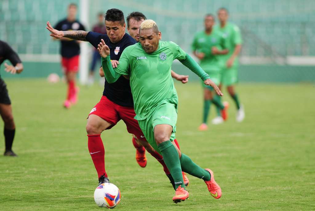 Fora de forma, Caça Rato atua 37 minutos em jogo-treino que terminou com vitória do Bugre sobre o Red Bull (Crédito:Rodrigo Vilalba/Memory Press)