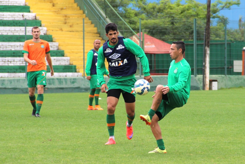 Chapecoense treina forte para enfrentar o Atlético-MG
