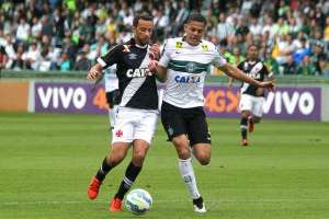 Cotado no Palmeiras, meia fica sem palavras para explicar queda do Vasco