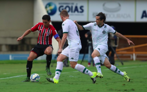 Ganso discorda e faz Milton Cruz mudar alteração decisiva em vitória do São Paulo