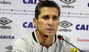 Jorginho chora e lamenta queda do Vasco: 'Como perder alguém da família'