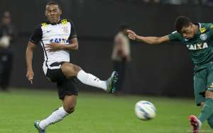 Elias exalta recorde corintiano e prevê Libertadores 'difícil' em 2016