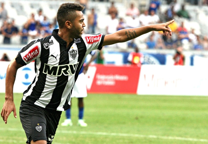 O jovem Douglas Santos se mostrou um grande lateral-esquerdo