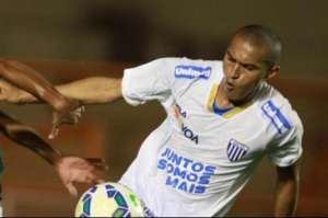 Paulistão: Após fechar com técnico, Ponte oficializa lateral Nino Paraíba