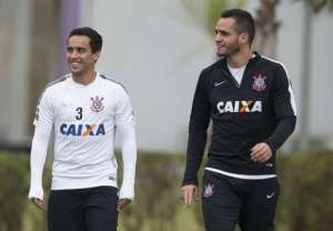 Luxemburgo pede e clube chinês pode tirar Jadson do Corinthians; Geuvânio também é alvo
