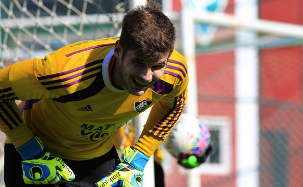 Fluminense renova com goleiro Júlio César até o fim de 2018