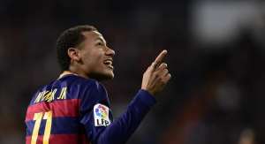 Pai de Neymar afirma que craque não volta ao Santos com Modesto Roma