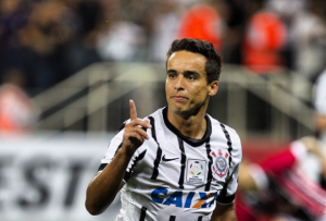 Jadson aceita proposta do futebol Chinês e está prestes a deixar o Corinthians