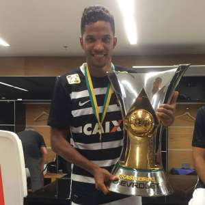 Yago faz balanço positivo de 2015 e projeta mais títulos em 2016