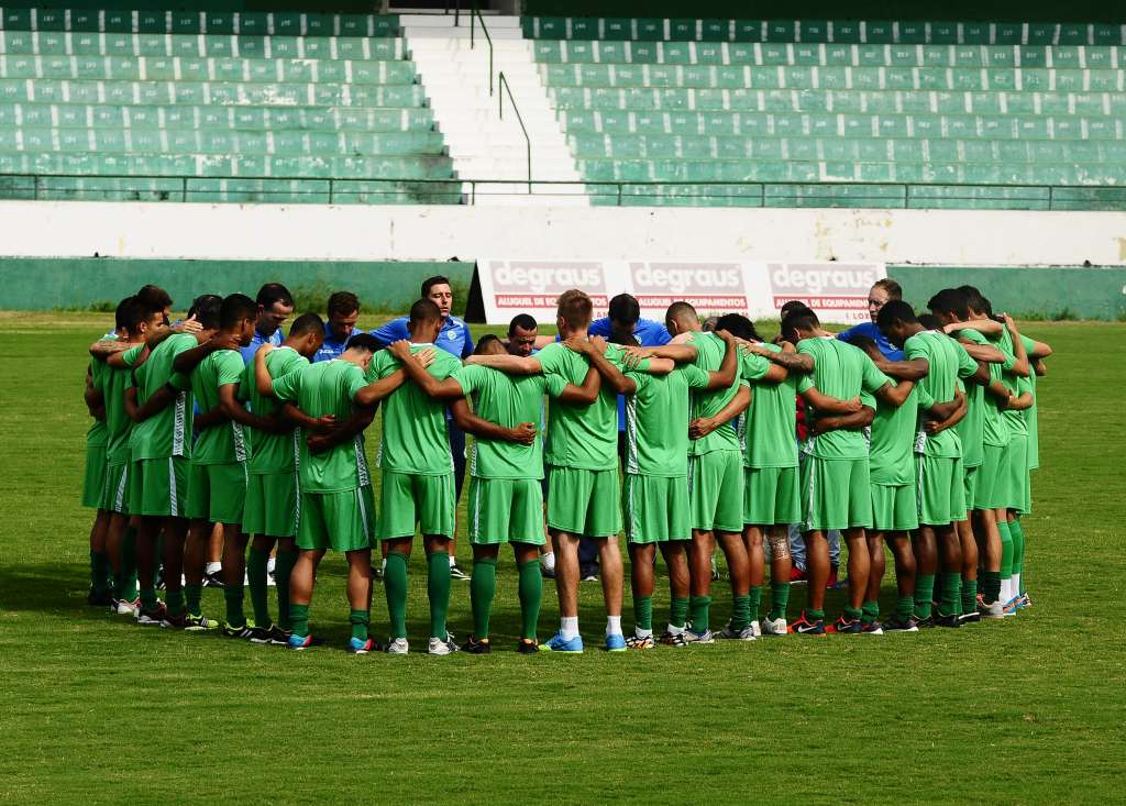 Fumagalli sente desconforto e não participa do treino no Guarani