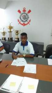 Corinthians contrata promessas da base do São Bernardo