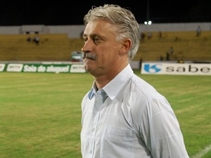 Luiz Müller assumiu o comando do Atibaia
