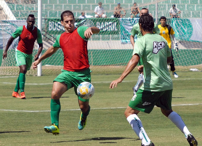 O Bugre chegou a vitória com gols de atletas da base (Foto: José da Cunha / Guarani)