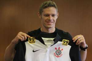 Paulistão: Corinthians anuncia a contratação do meia Marlone, que assina por 4 anos