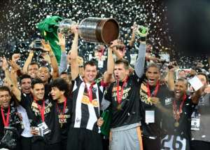 Paulistão: Inter oferece Réver, zagueiro campeão da Liberta, ao Palmeiras