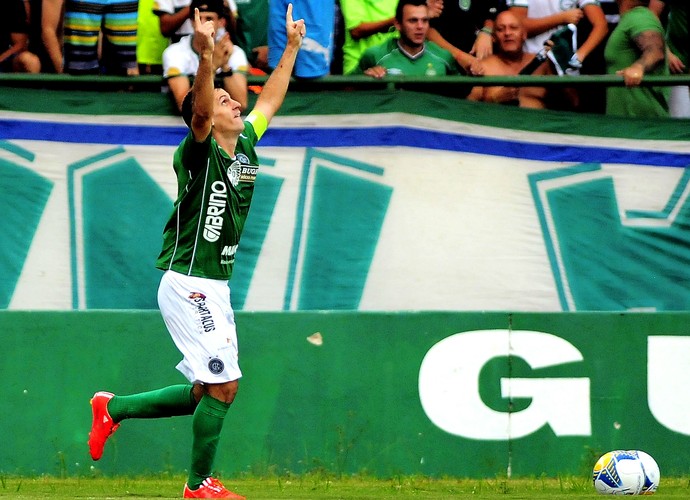 Guarani de Fumagalli, que brilhou na reta final, bateu na trave e ficou na A2 (Foto: Rodrigo Vilalba/ Memory Press)