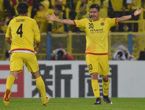 Cristiano marcou três gols para o Reysol