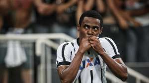 Corinthians aceita proposta e pode perder Elias para o futebol chinês