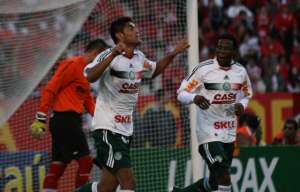 Palmeiras renova contrato com atacante Luan por mais dois anos