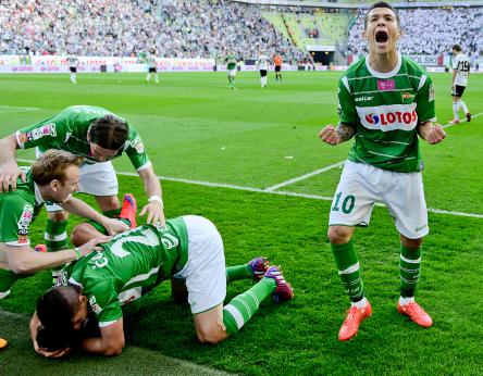 Camisa 10, habilidoso com o pé esquerdo, Nazario está na mira de grandes clubes 
