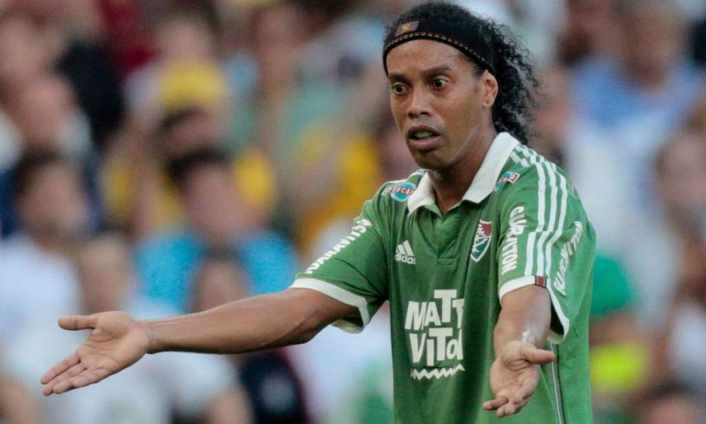 Especulado em diversos clubes brasileiros, Ronaldinho Gaúcho acabou assinando mesmo com o Fluminense