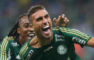 Palmeiras fecha ano sem definir a situação de Rafael Marques