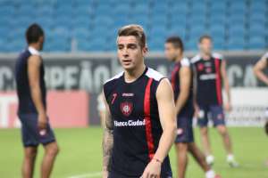 Alvo do São Paulo, Buffarini renova com o San Lorenzo e frustra chance de acerto