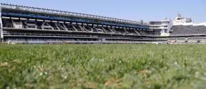 Paulistão: Santos aproveita férias para reduzir dimensões do campo da Vila Belmiro