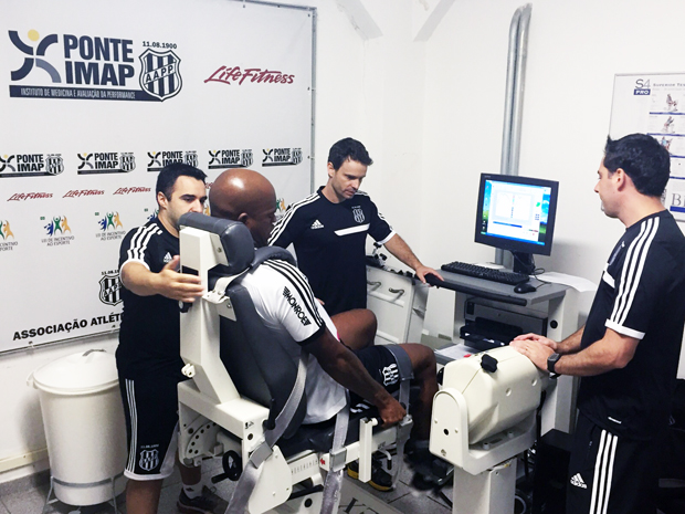 Alexandro faz exames isocinéticos na última etapa - Fotos: PontePress/RodrigoCeregatti