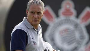 Tite é liberado de treino e volta comandar o Corinthians neste sábado