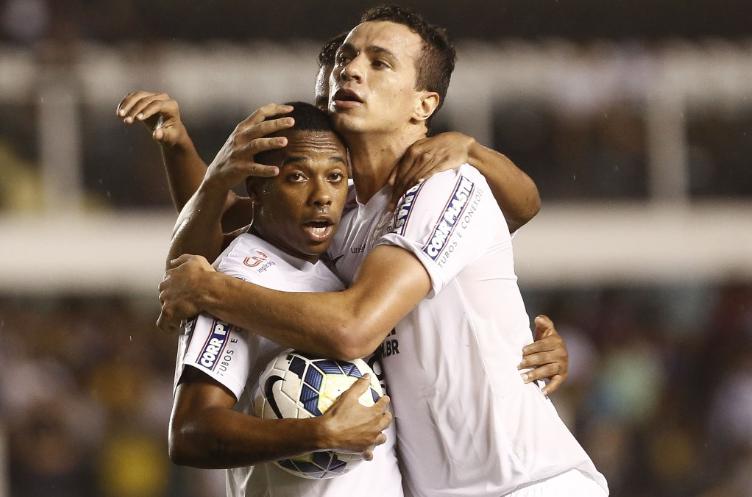 Leandro Damião comemora gol com Robinho: Briga com Santos para jogar no Corinthians?