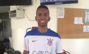 Cidinho, revelação do Botafogo, é visto treinando no Corinthians
