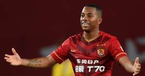 Enquanto corintianos vão para China, Robinho está próximo de retornar ao Santos