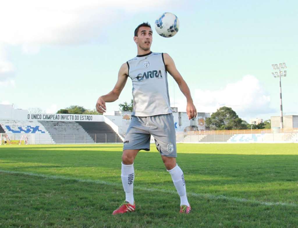 Marcelo Godri promete empenho como zagueiro do Taubaté na Série A2