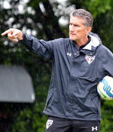 Paulistão: Bauza arma São Paulo em treino com Breno como zagueiro
