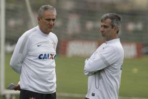 Paulistão: Após 'cobrança virtual', preparador elogia forma física do Corinthians