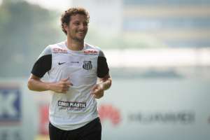 Paulistão: Elano se reapresenta e quer jogar o ano todo no Santos