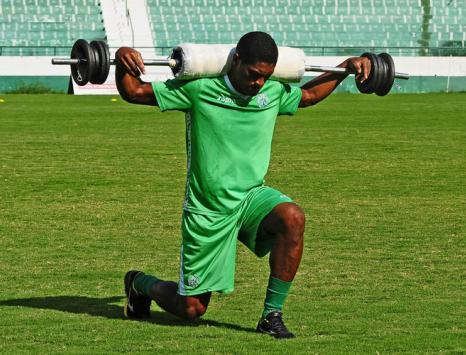 Max chegou para ser o 'homem gol' do Bugre (Rodrigo Villalba / Memory Press)
