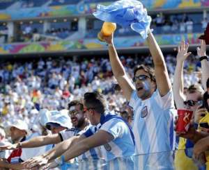 Fifa multa federações sul-americanas e México por cânticos homofóbicos