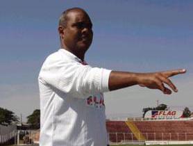 Mesmo com poucos reforços, Lela quer aproveitar os jogos-treino para 'dar uma cara' ao Noroeste.