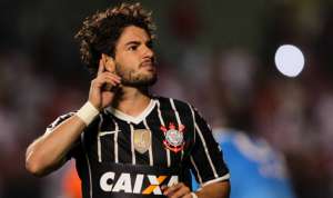 Clube inglês pode comprar Pato do Corinthians por quase R$ 60 milhões