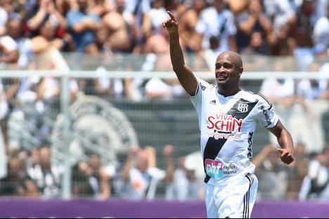 Alexandro, o Macacão, é o xodó da torcida pontepretana