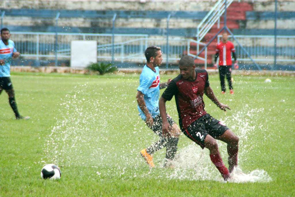 Penapolense empata jogo-treino com Linense em 1 a 1 debaixo d'água