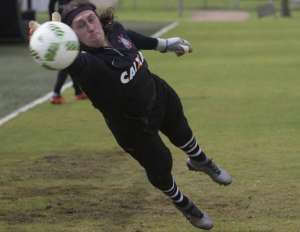 Paulistão: Cássio pede paciência após saída de corintianos; raio durante voo assusta time