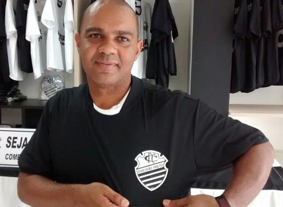 O técnico Alexandre Ferreira não deve utilizar atletas da Copinha no elenco profissional do Comercial. (Foto: Antonio Luppi / Divulgação)