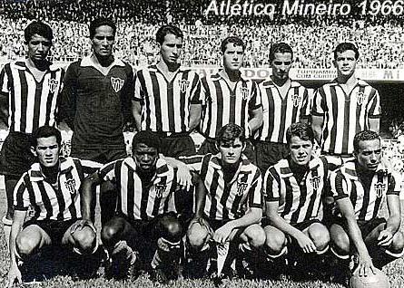 Em 1966, no Mineirão, Buião - primeiro agachado à esquerda