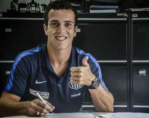 Paulistão: Meia Serginho renova contrato com o Santos e diz estar amadurecido neste ano