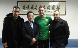 Ex-Corinthians, Renato Augusto é apresentado no Beijing Guoan
